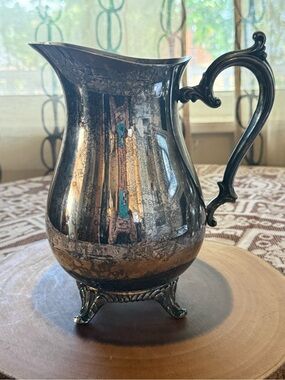 Vintage WM Rogers Silver 817 Pitcher With four Footed Stand and ice guard 9”Tall